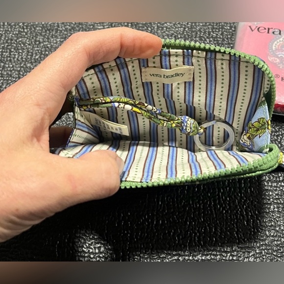 Vera Bradley Zip Card Pouch. NWT. Green Birds - Picture 4 of 5